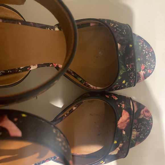 Givenchy floral camouflage print heels with shark lock size 40 - Picture 7 of 8